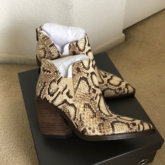 NEW Vince Camuto Gradina Snake Python Booties Boots - Picture 4 of 7